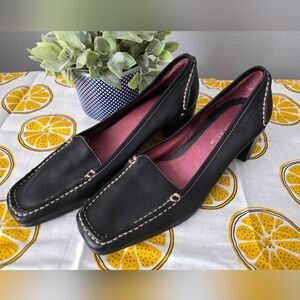 Aerosoles Black with Beige Stitching Heel - Size 7.5